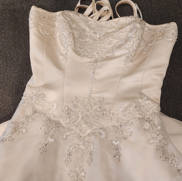 Mon Cherri Bridal Elegant Strapless Ivory Wedding Dress Size 10 W28 - Picture 12 of 13